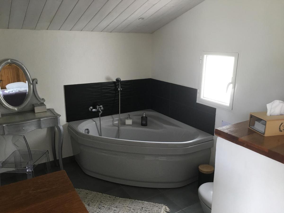 Chambre salle de bain privée attenante Notre-Dame-de-Riez Exterior foto